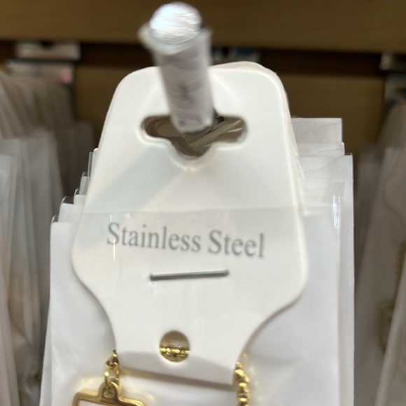 Bracelet, initial A-Z ask for your A To Z is it stainless steel - Picture 6 of 6